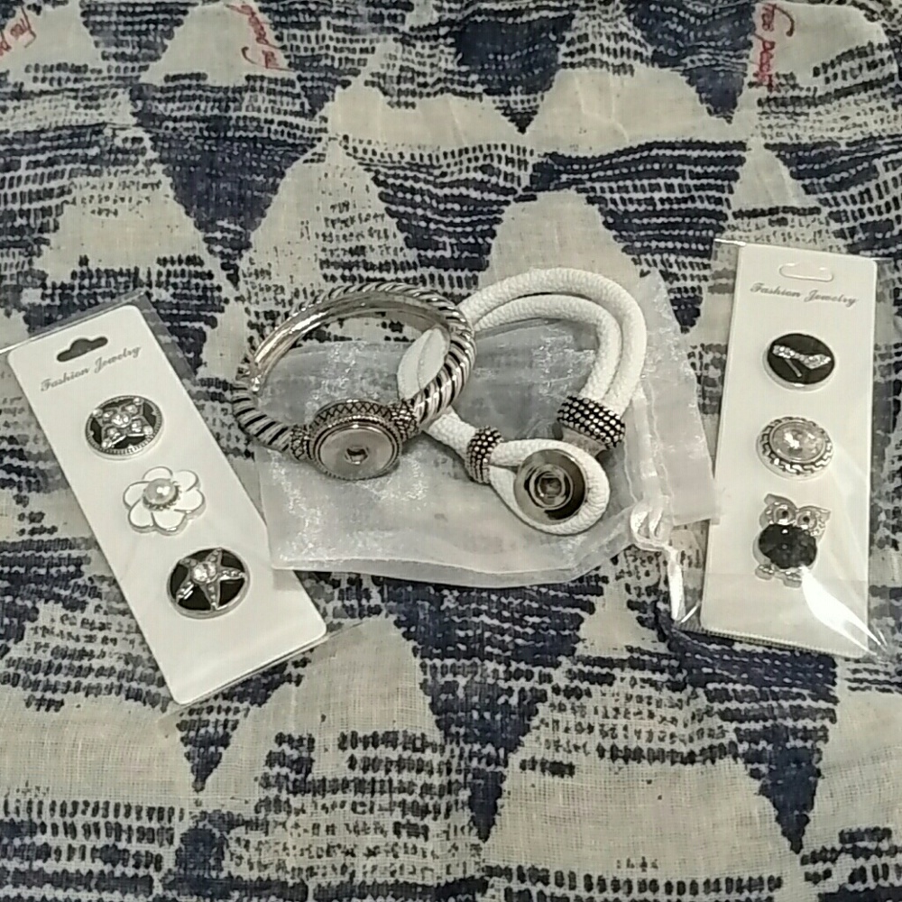 2 Snap Botton Bracelet Set